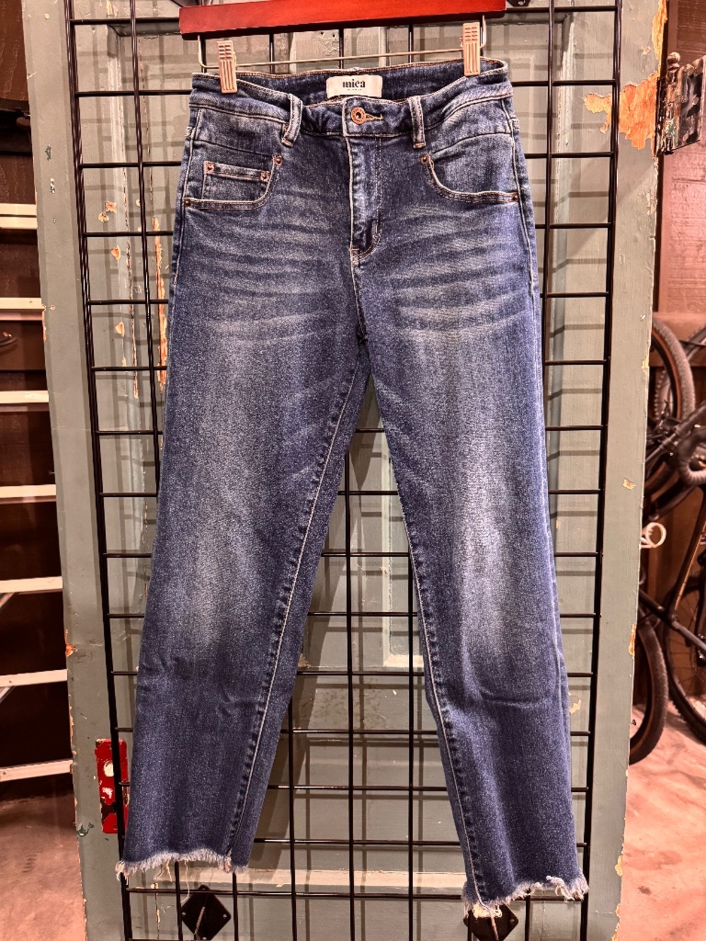 Mica woman’s high-rise crop straight leg jean